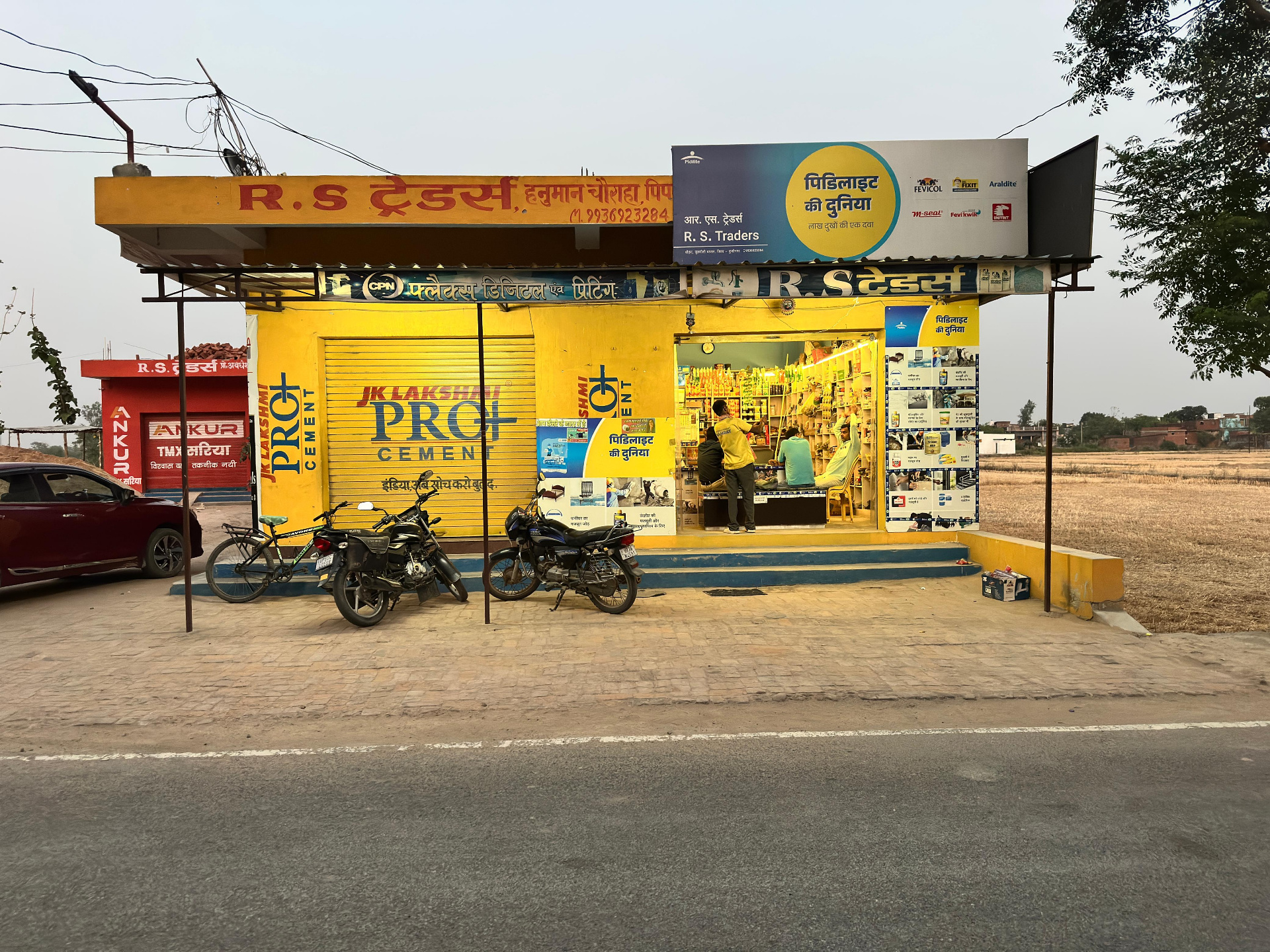 R.S Traders storefront in Kushinagar